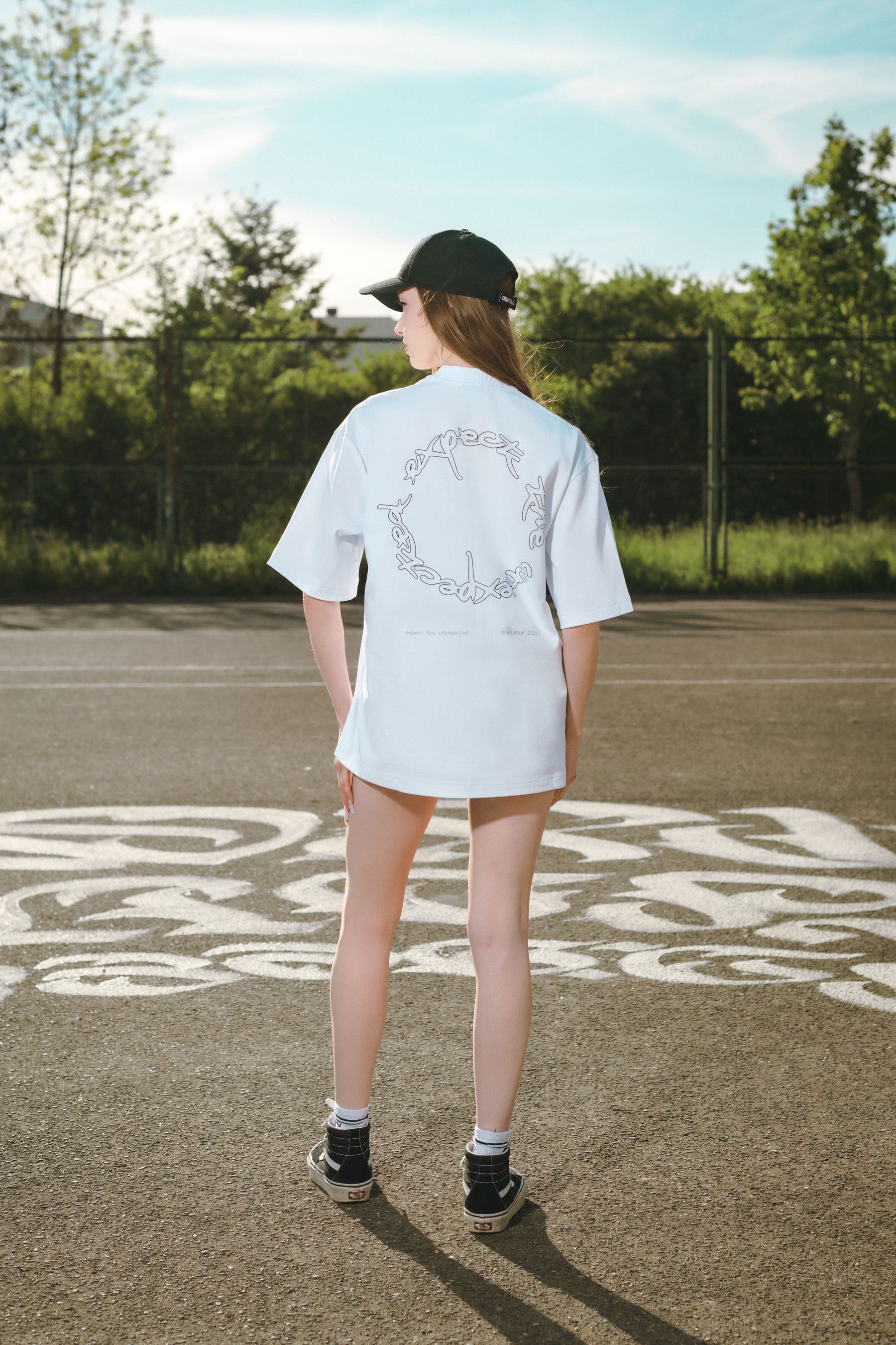 T-shirt expect czarny obrys
