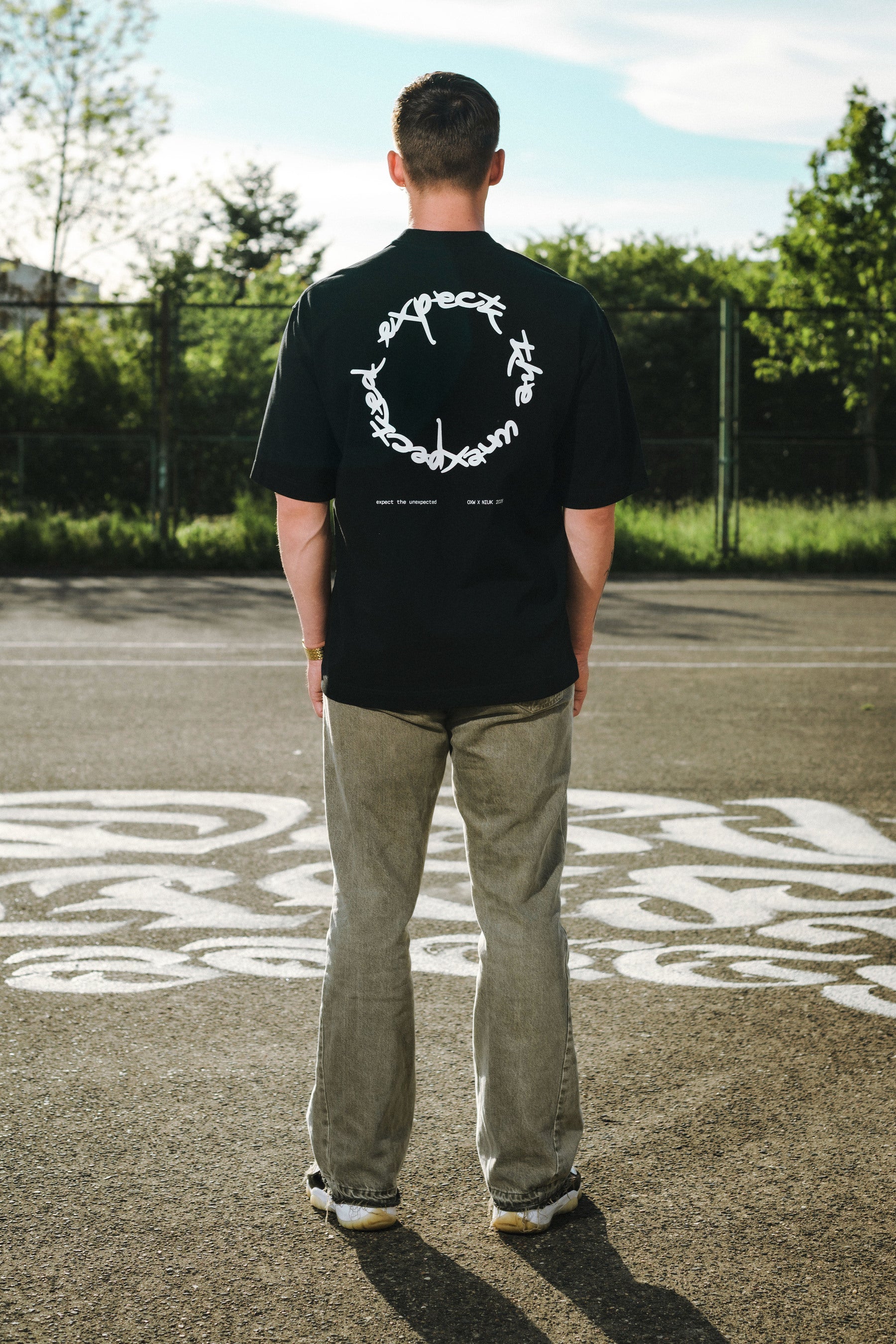 T-shirt expect black sygnet