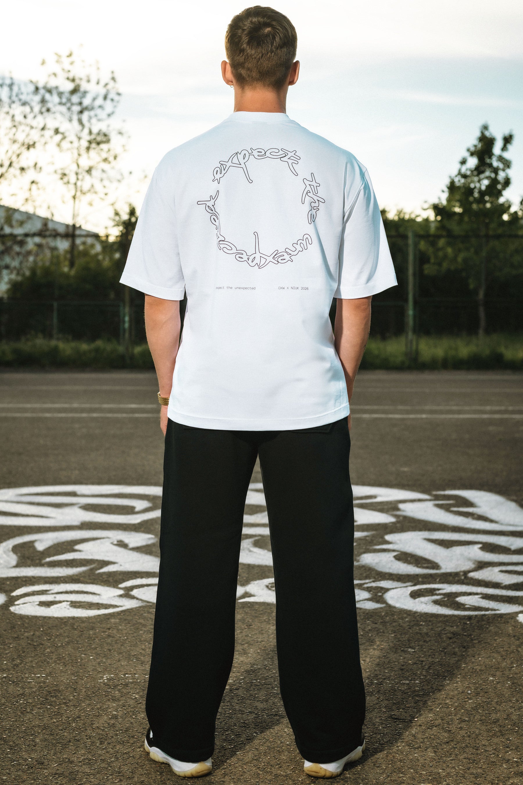 T-shirt expect white outline