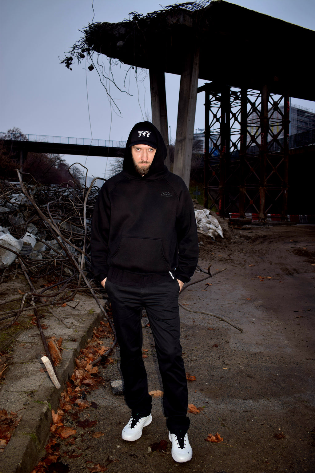 777 cap outline white