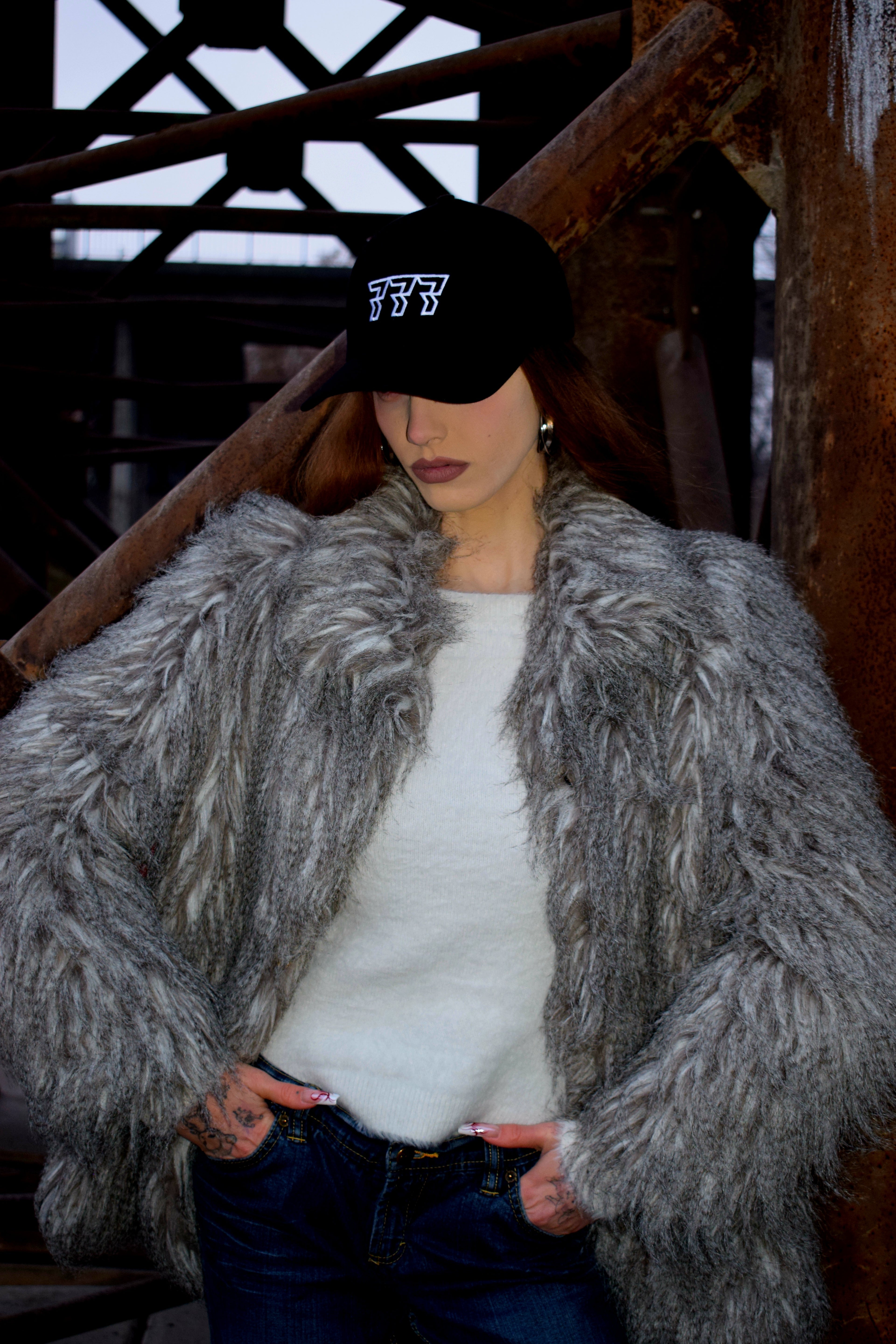 777 cap outline white