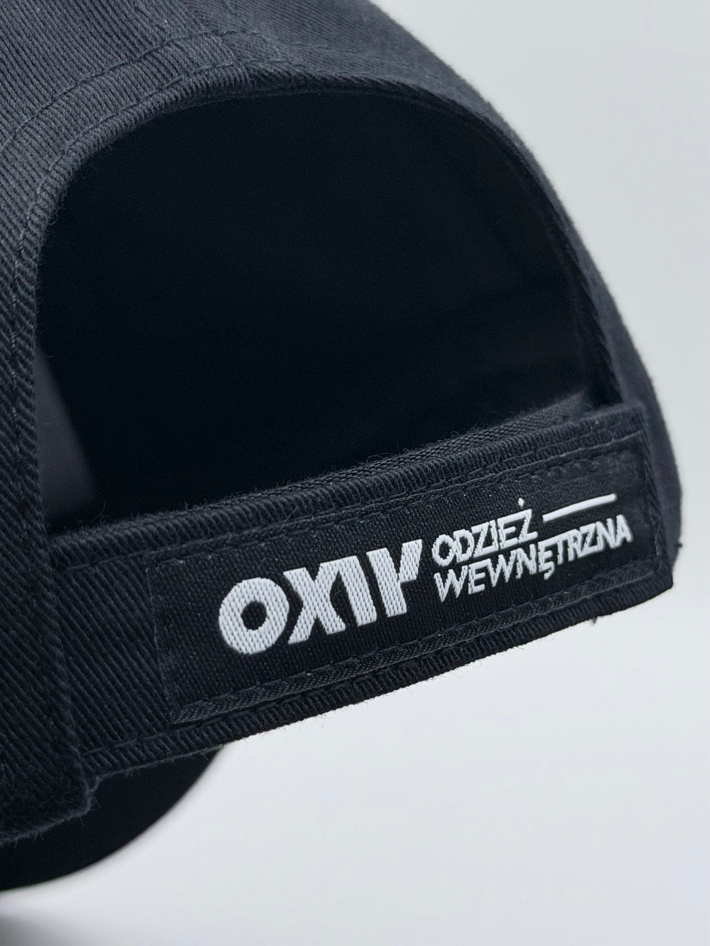 777 cap outline white